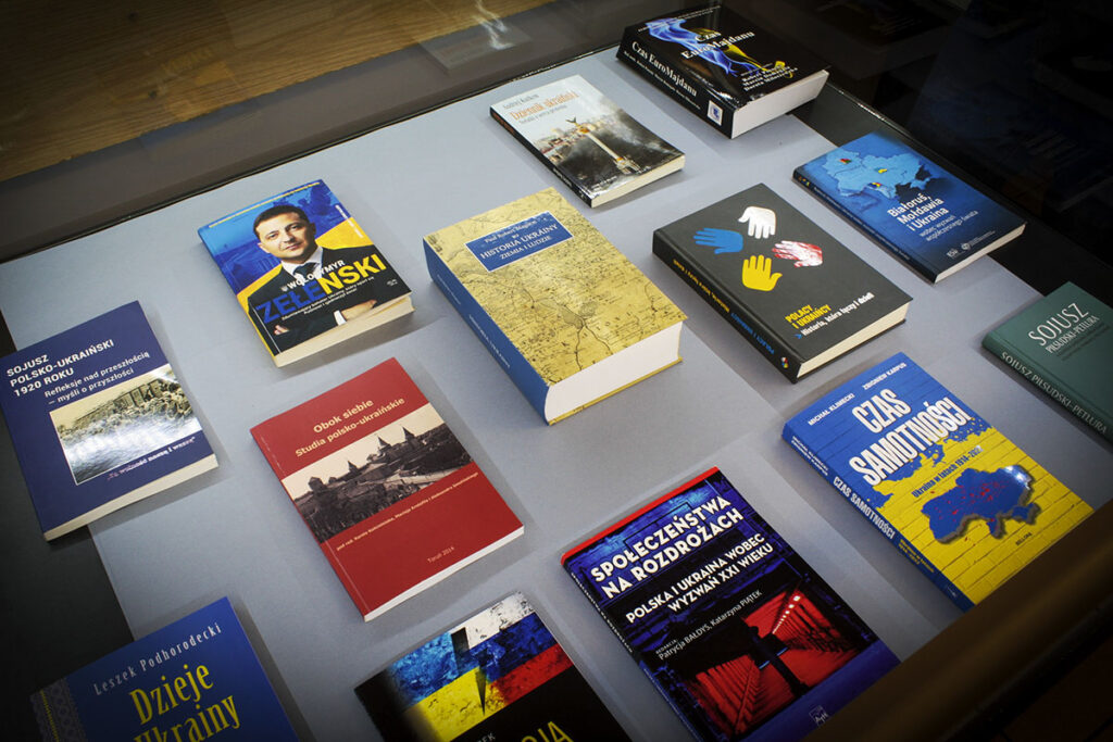 Wystawa książkowa "Ukraina – wybrane publikacje"